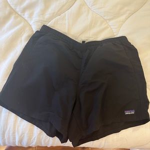 Patagonia black baggies 5”